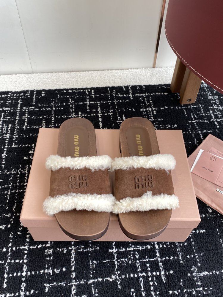 Шльопанці хутряні жіночі