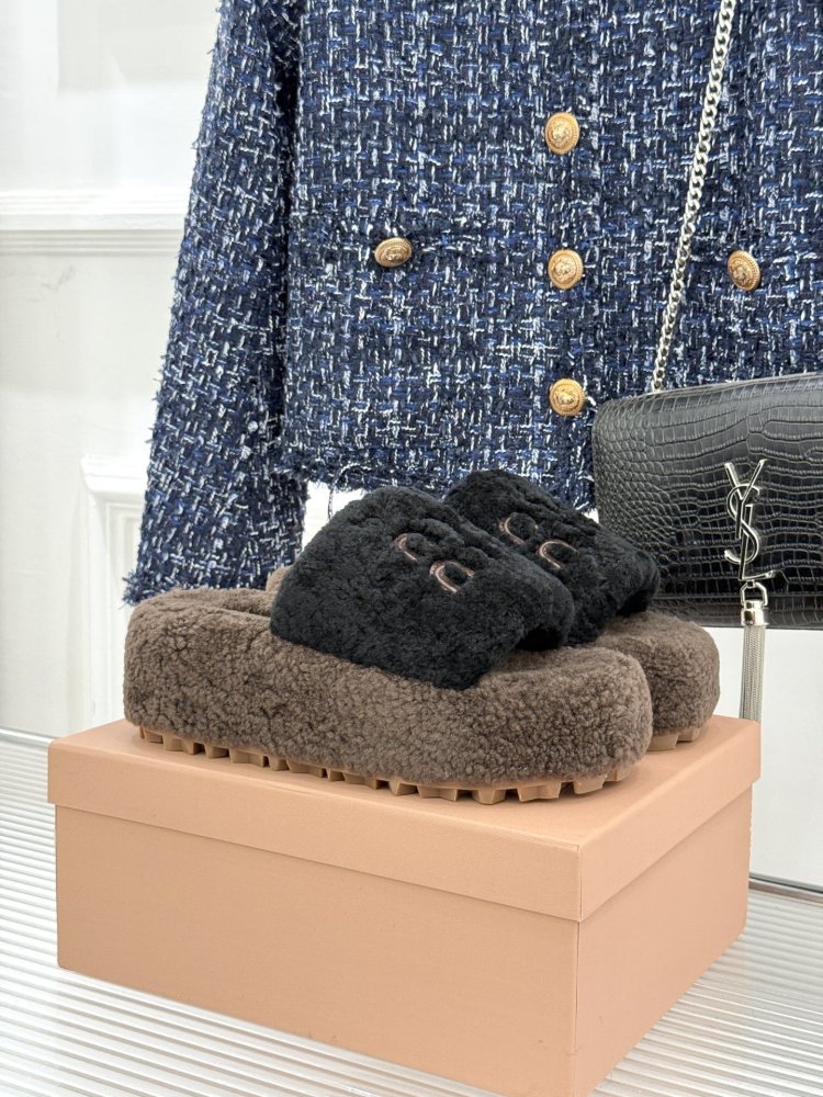 Шлепанцы меховые женские