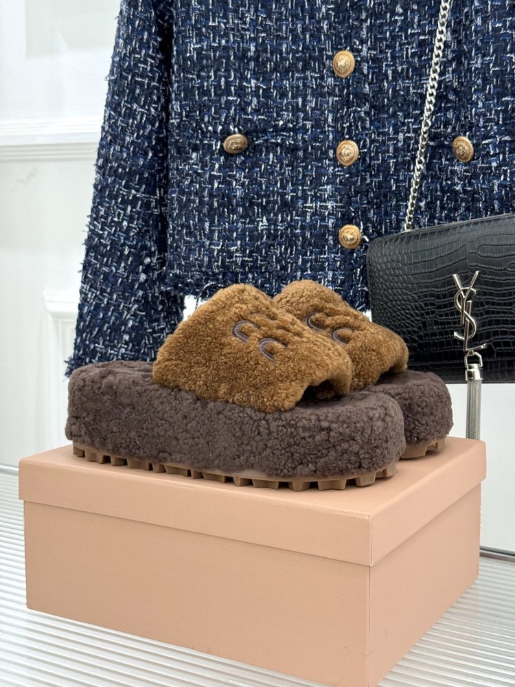 Шлепанцы меховые женские