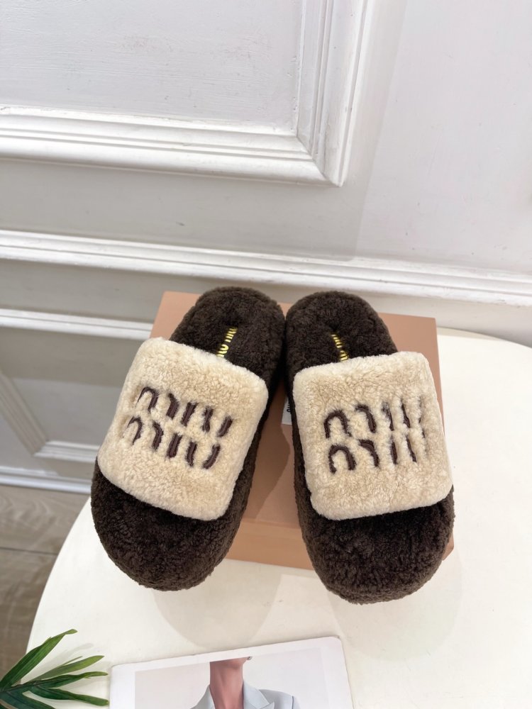 Шльопанці хутряні жіночі