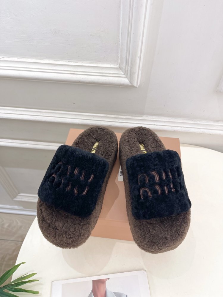 Шлепанцы меховые женские