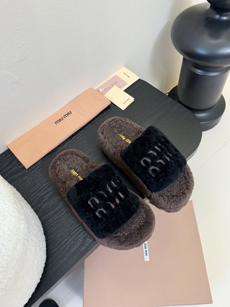 Шлепанцы меховые женские