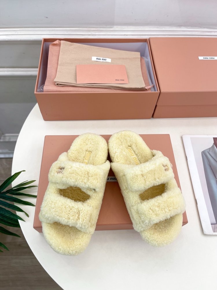 Шлепанцы меховые женские