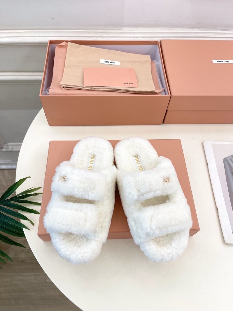 Шлепанцы меховые женские