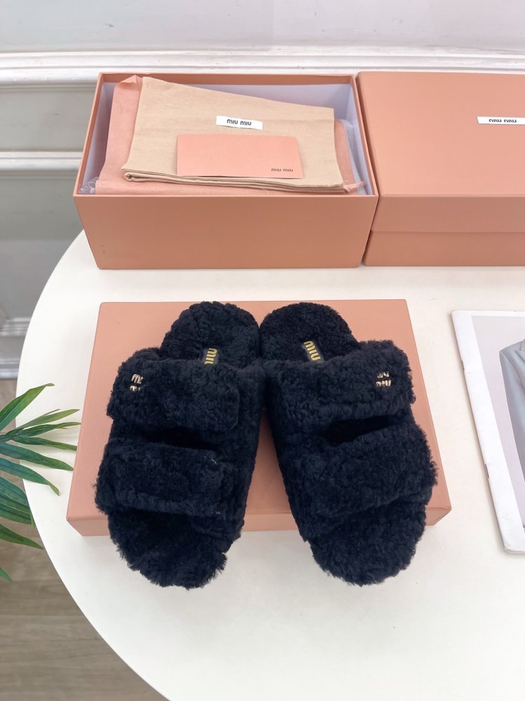 Шлепанцы меховые женские