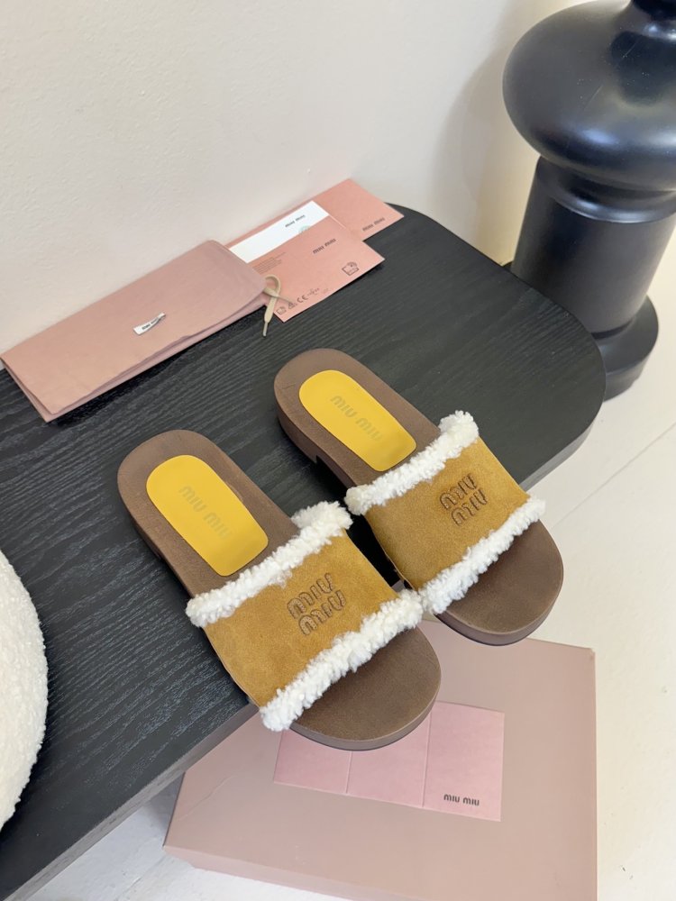 Шлепанцы меховые женские