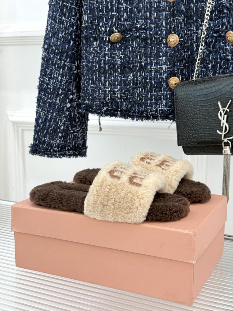 Шлепанцы меховые женские