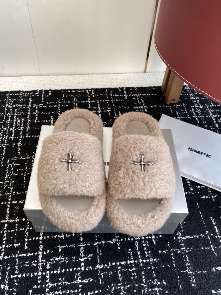 Шлепанцы меховые женские