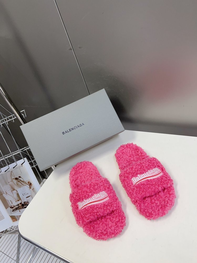 Шлепанцы меховые женские