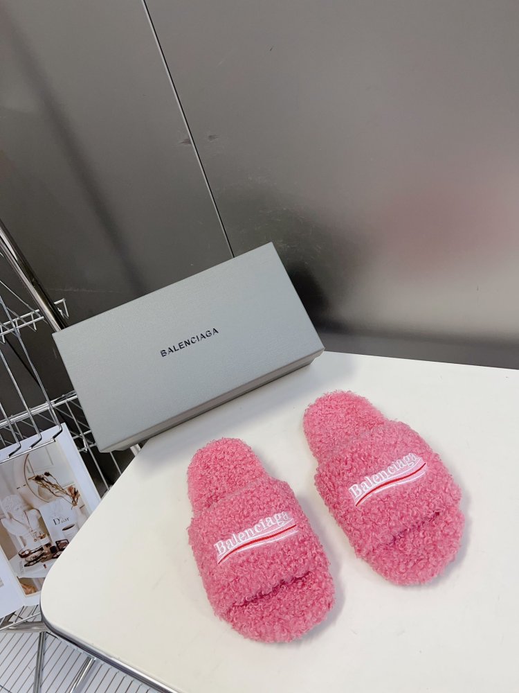 Шлепанцы меховые женские