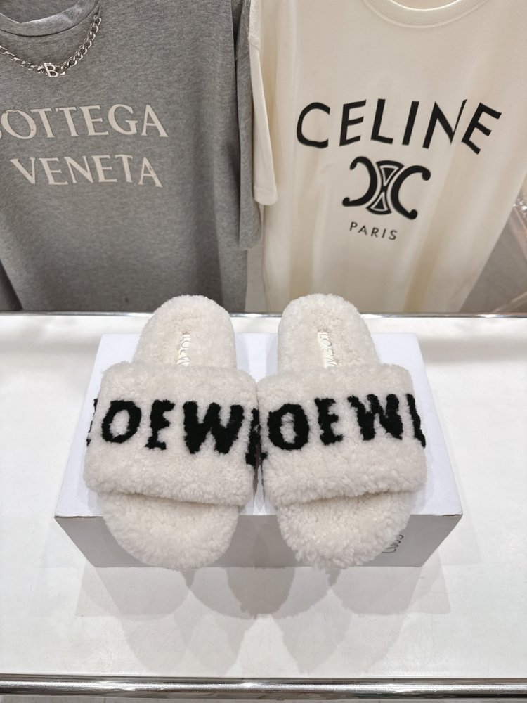 Шльопанці хутряні жіночі