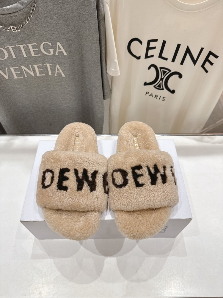 Шльопанці хутряні жіночі