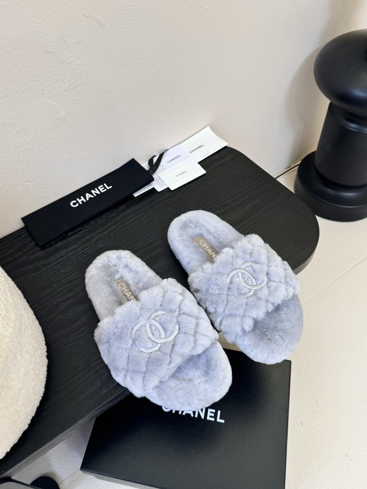 Шльопанці хутряні жіночі