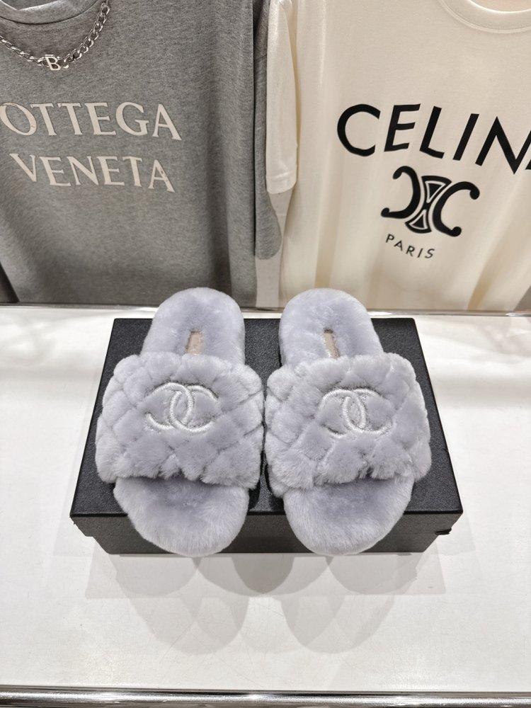 Шлепанцы меховые женские