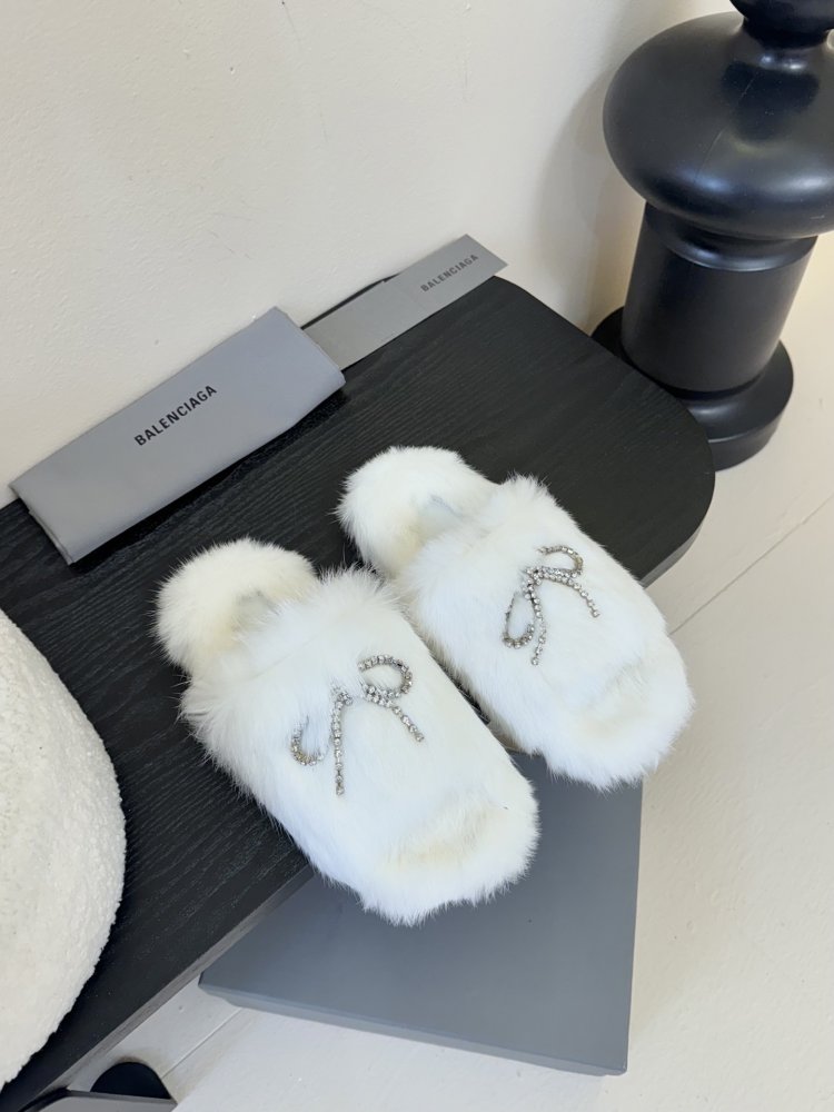 Шльопанці хутряні жіночі