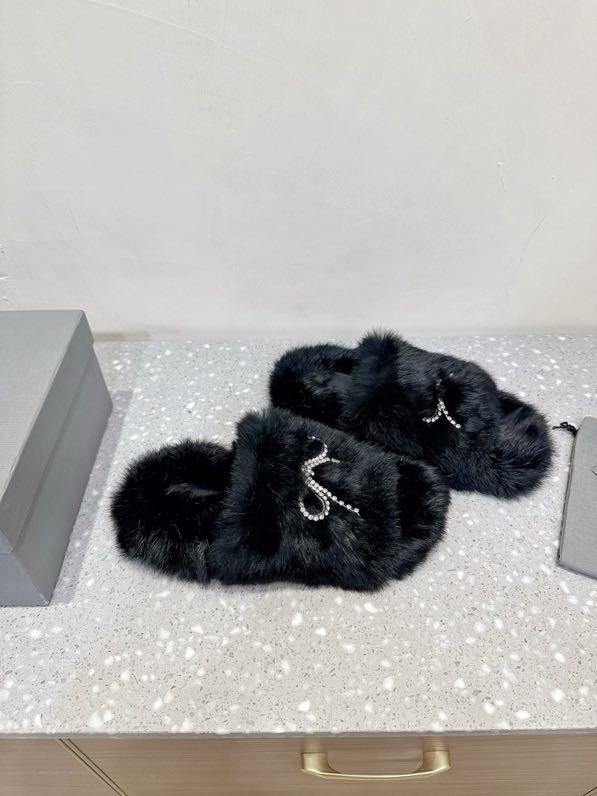 Шльопанці хутряні жіночі