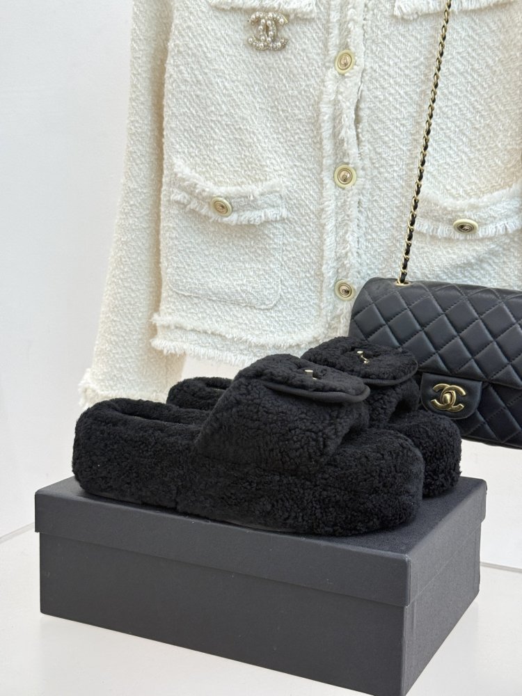 Шлепанцы меховые женские