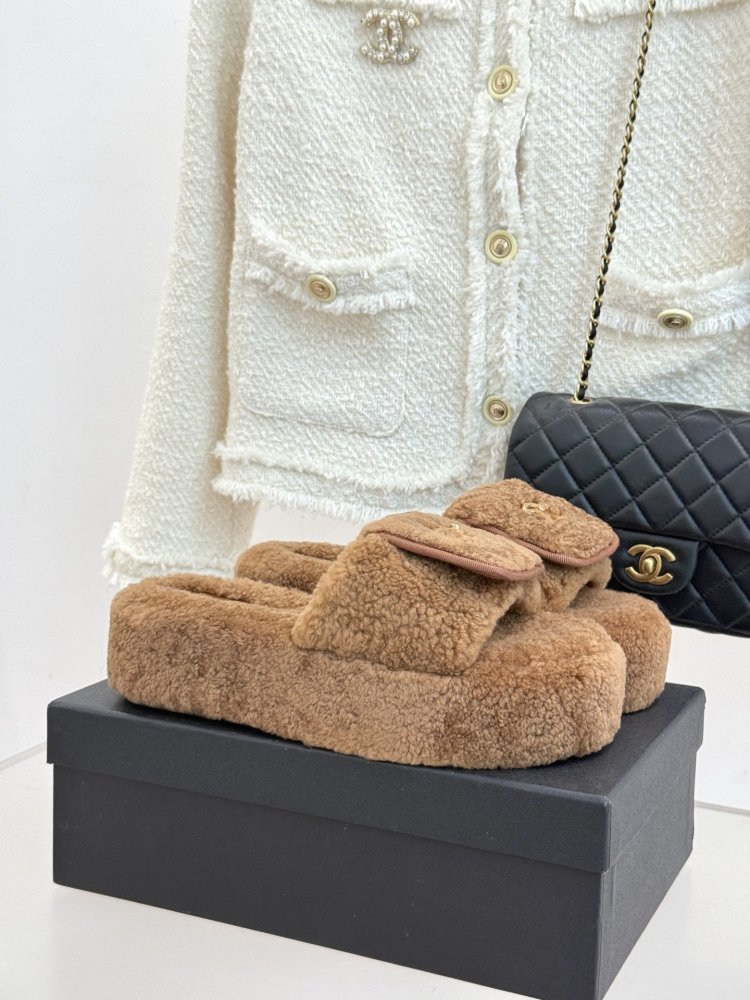 Шлепанцы меховые женские