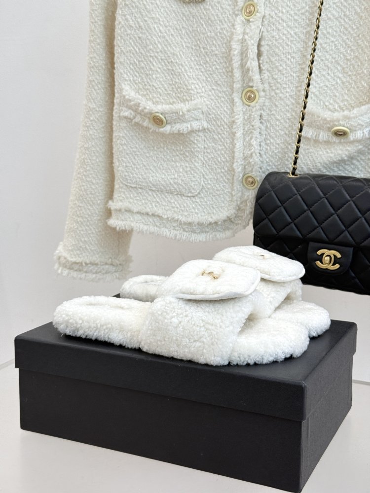 Шлепанцы меховые женские