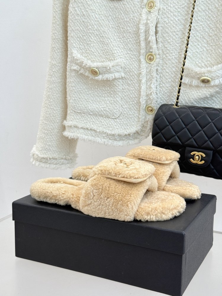 Шлепанцы меховые женские