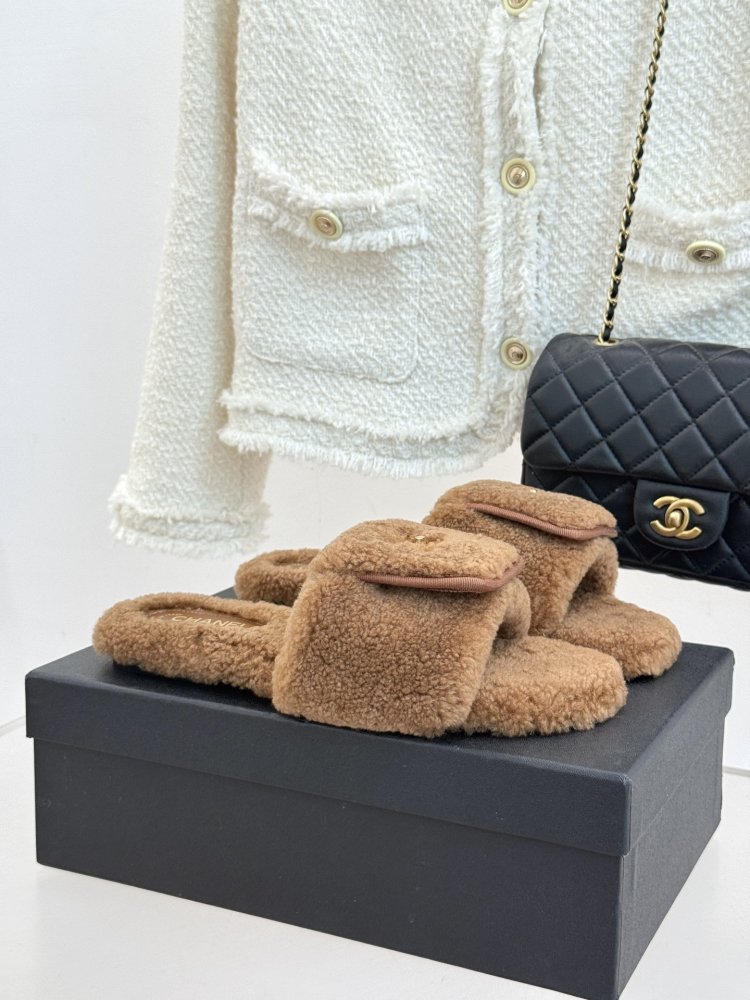 Шлепанцы меховые женские