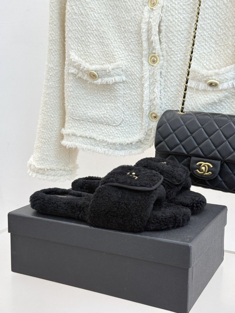 Шлепанцы меховые женские