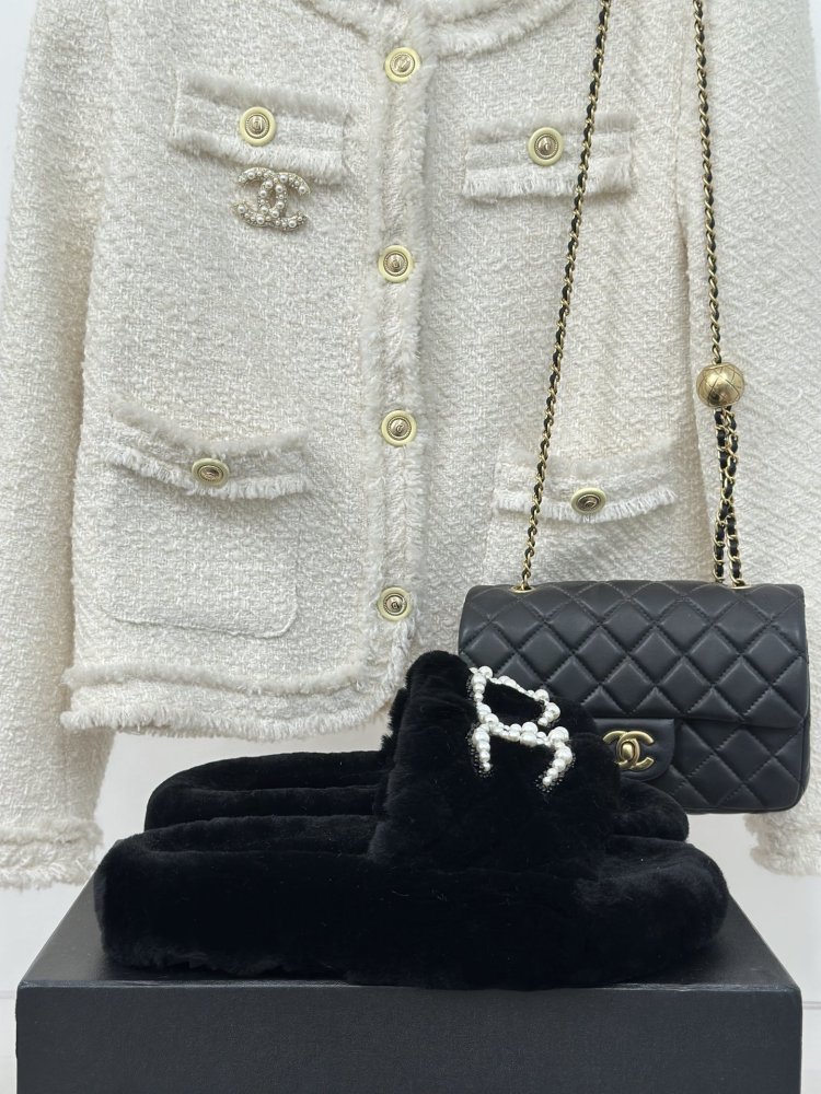 Шлепанцы меховые женские