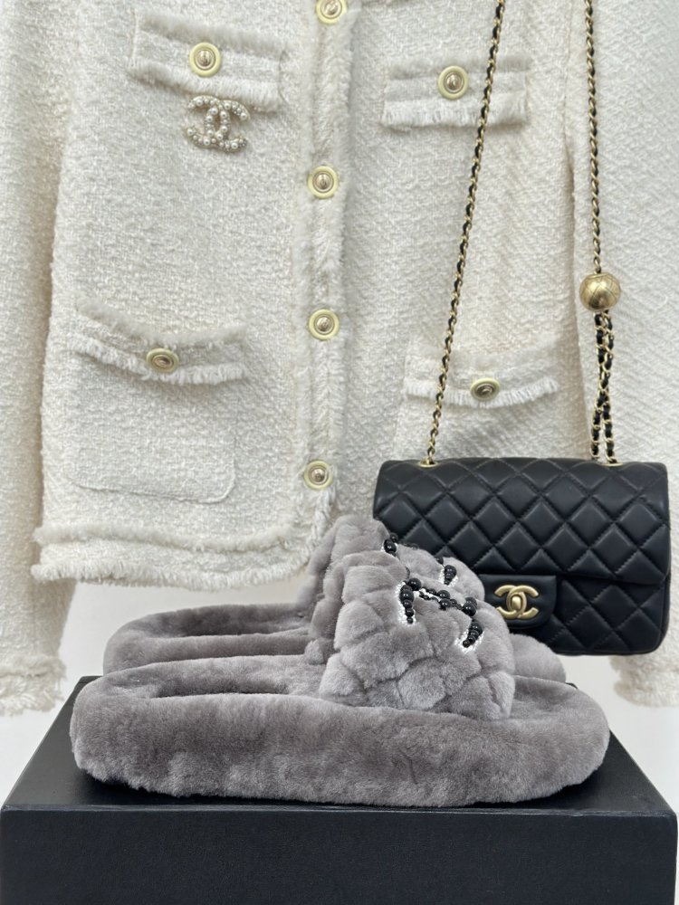 Шлепанцы меховые женские