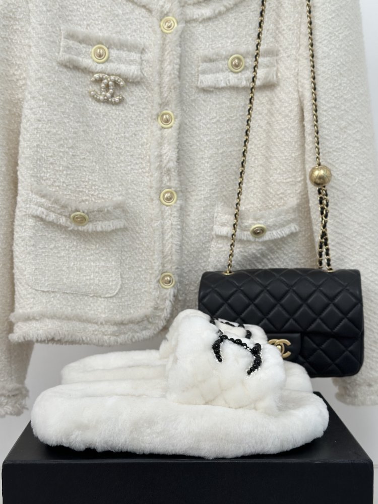 Шлепанцы меховые женские