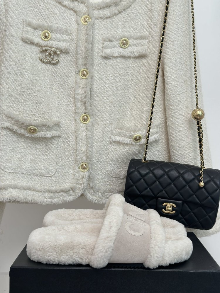 Шлепанцы меховые женские