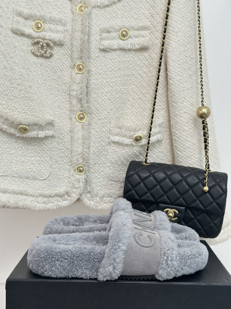 Шлепанцы меховые женские