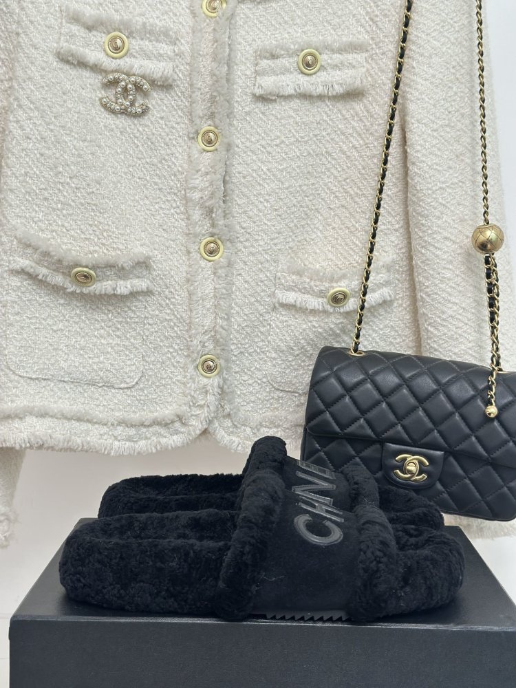 Шлепанцы меховые женские