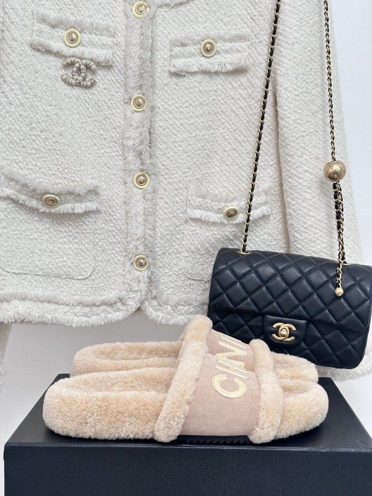 Шлепанцы меховые женские