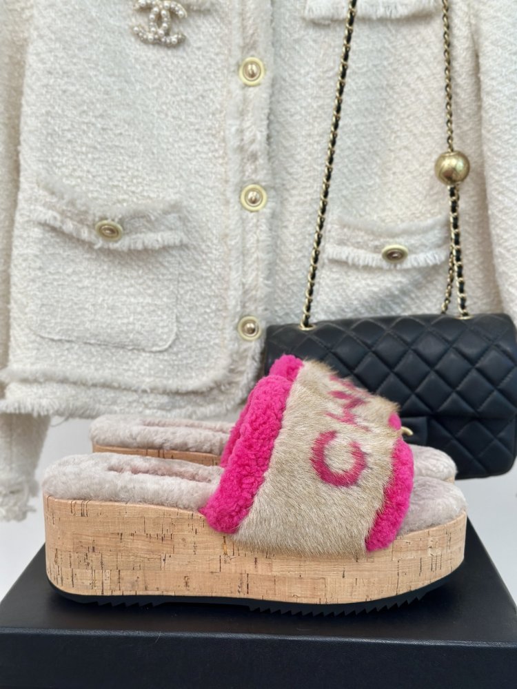 Шлепанцы меховые женские