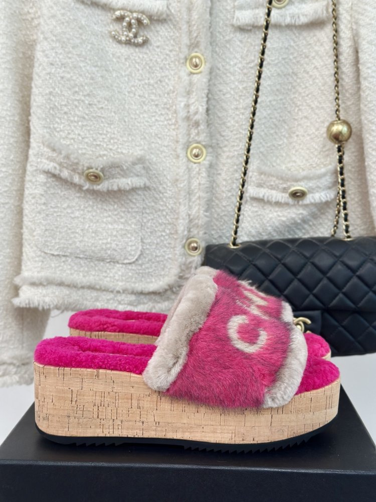 Шлепанцы меховые женские