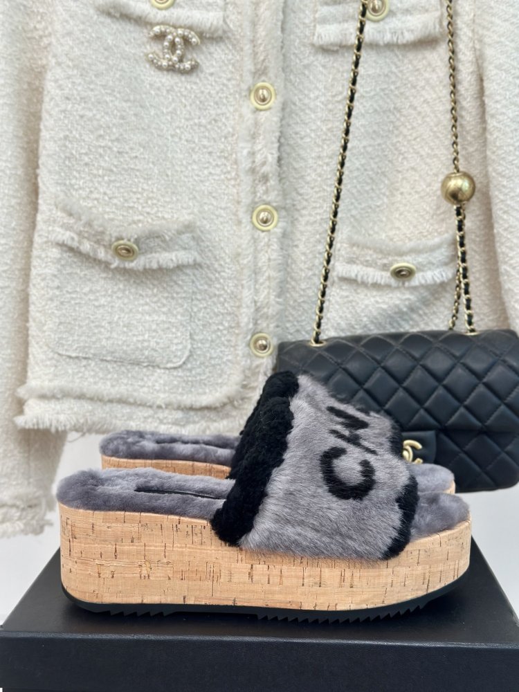 Шлепанцы меховые женские