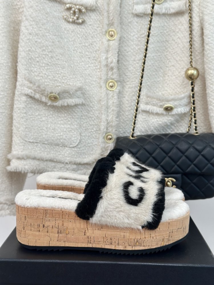 Шлепанцы меховые женские