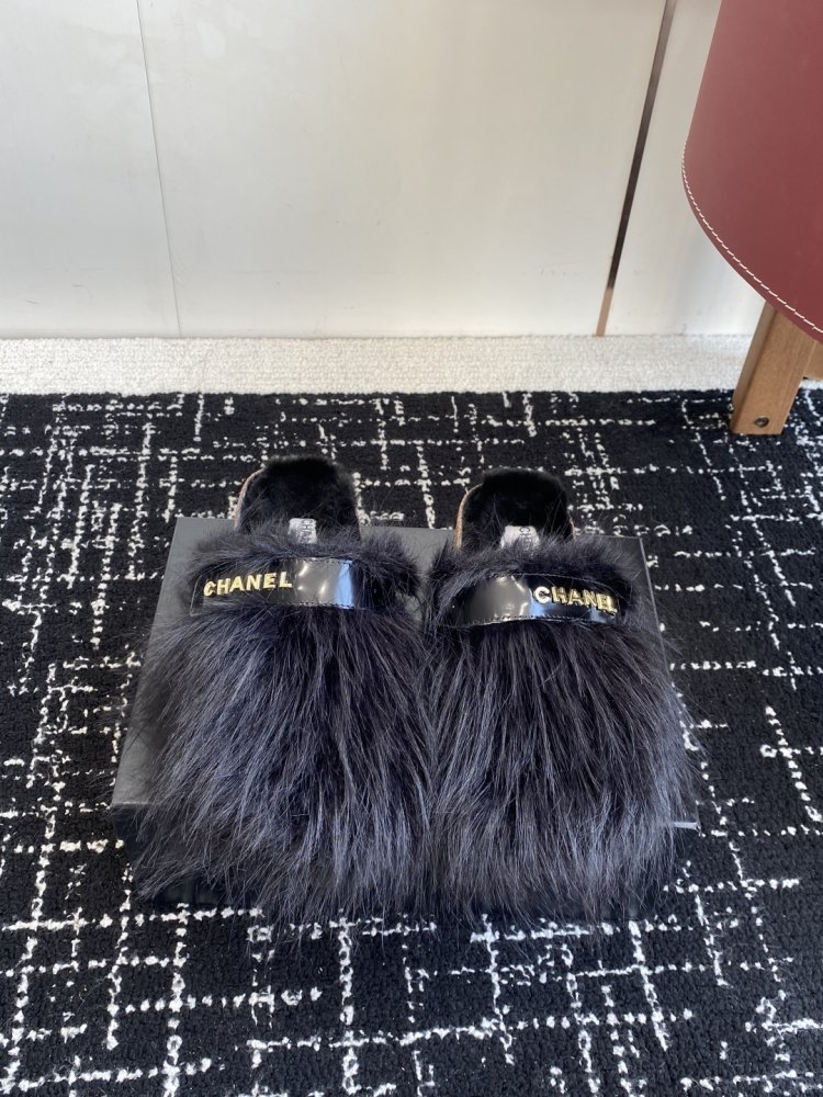 Шлепанцы меховые женские