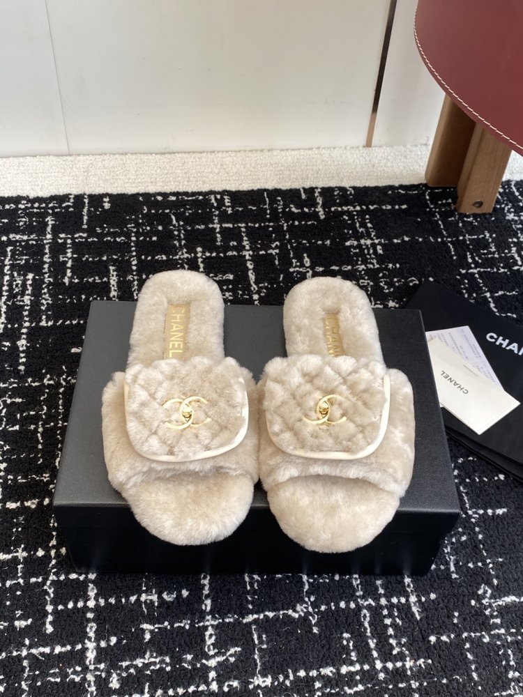 Шлепанцы меховые женские