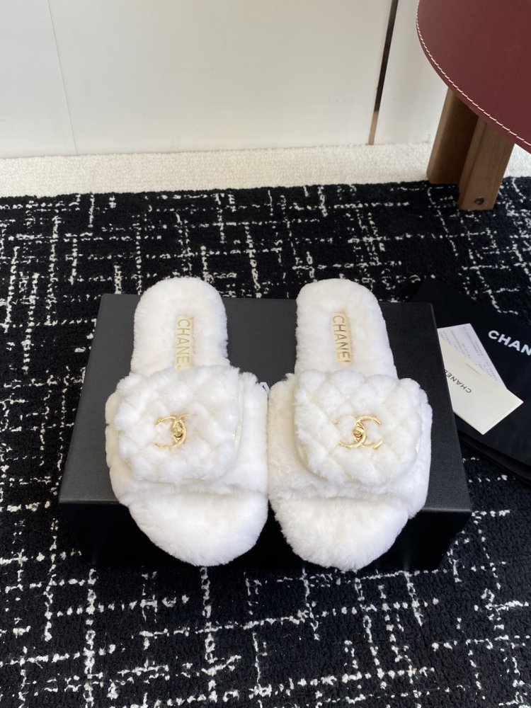 Шлепанцы меховые женские