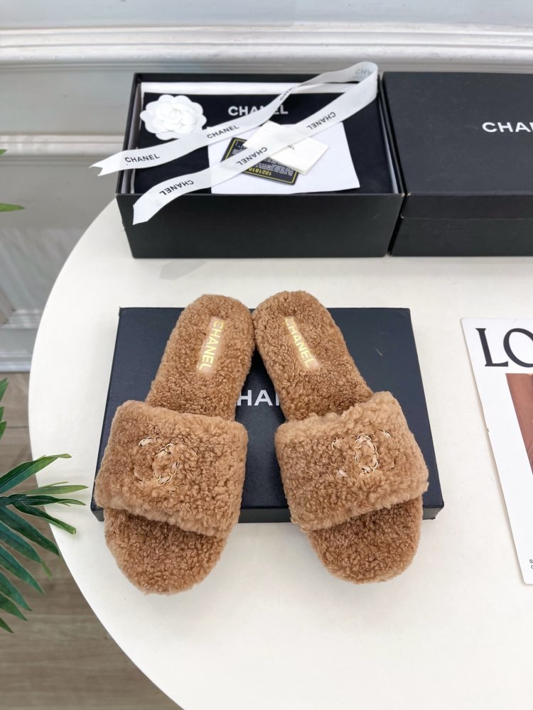 Шлепанцы меховые женские