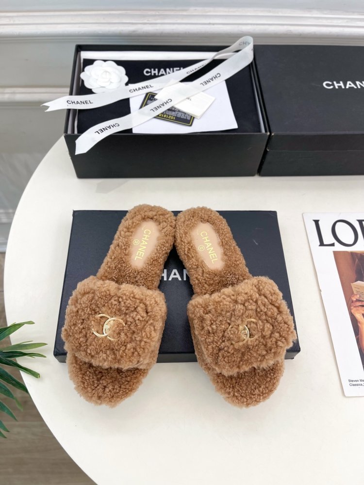 Шлепанцы меховые женские