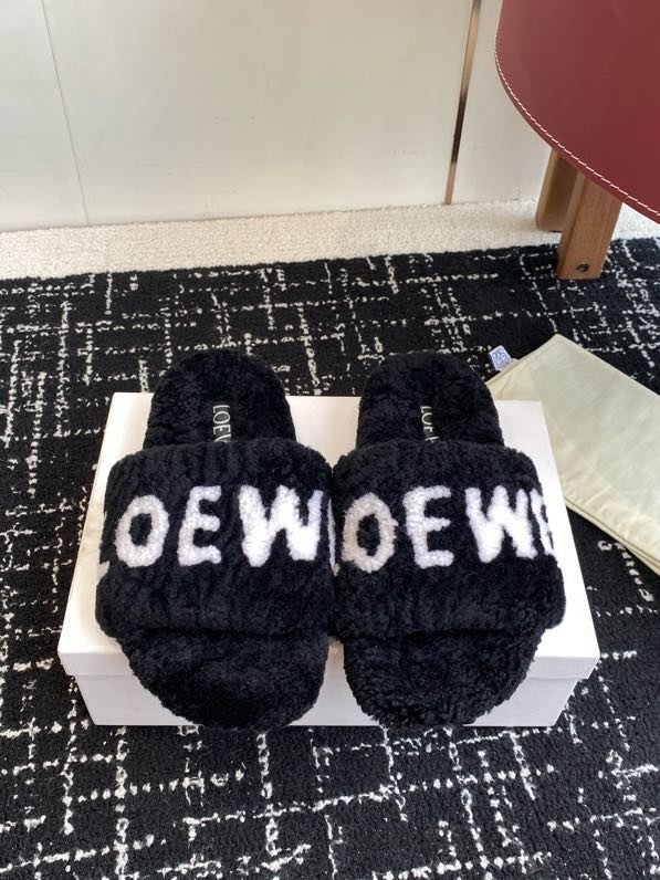 Шльопанці хутряні жіночі