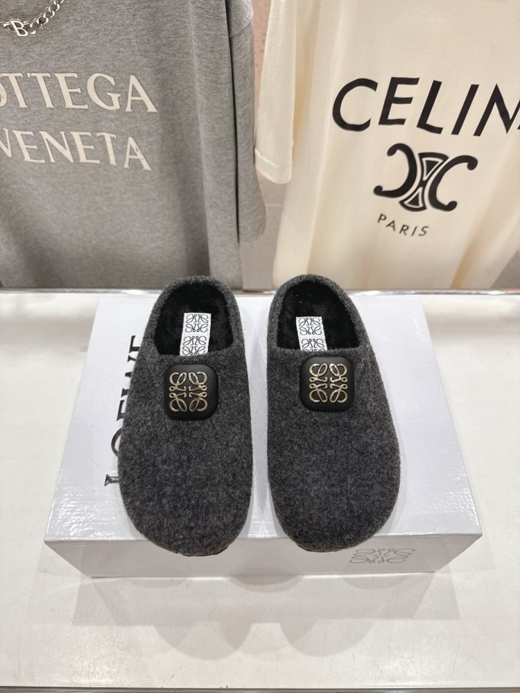 Шльопанці хутряні жіночі