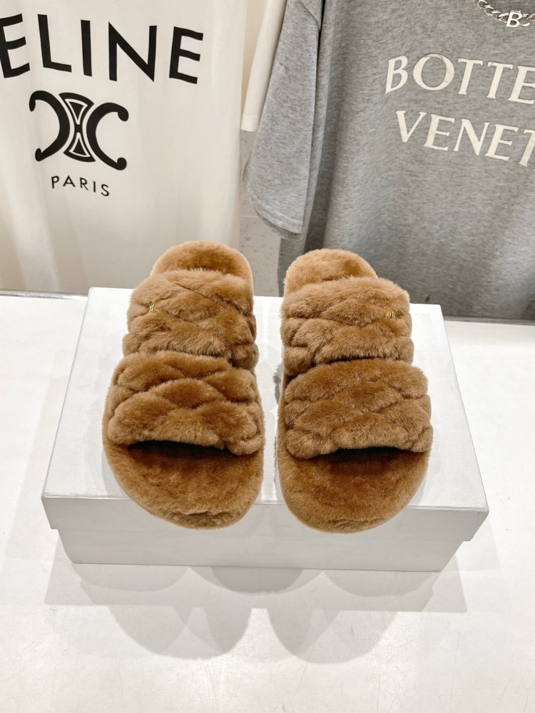 Шльопанці хутряні жіночі