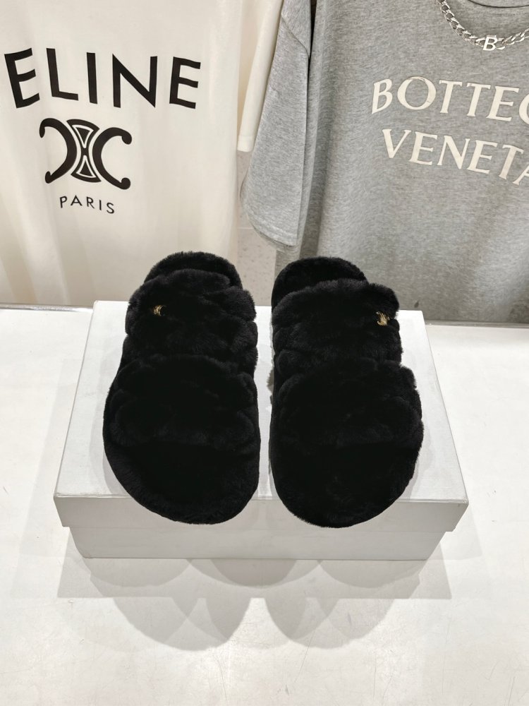 Шльопанці хутряні жіночі