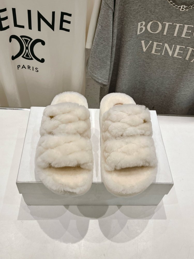 Шлепанцы меховые женские