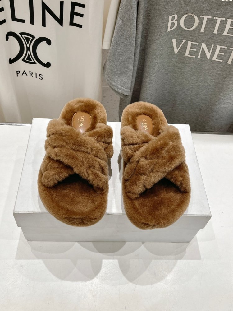 Шлепанцы меховые женские