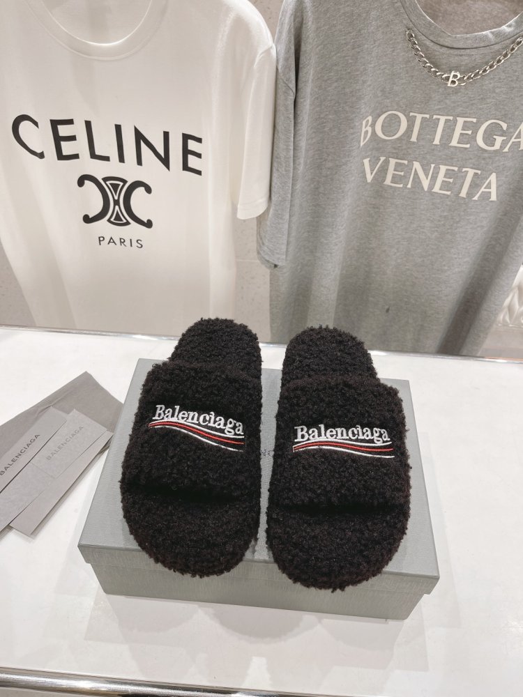 Шлепанцы меховые женские