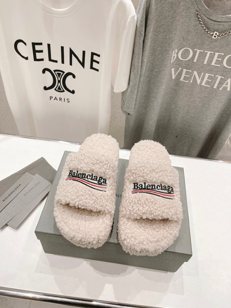 Шльопанці хутряні жіночі